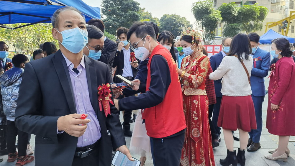 “插隊(duì)”新娘收獲全城祝福，憑啥？就憑這兩個(gè)字